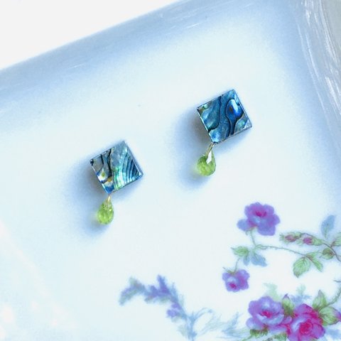 高品質ペリドットとブルー螺鈿ピアスイヤリング 【1576】＃ギフト　 Blue Mother-of-pearl  pierced earrings　#フォーマル　#プレゼント