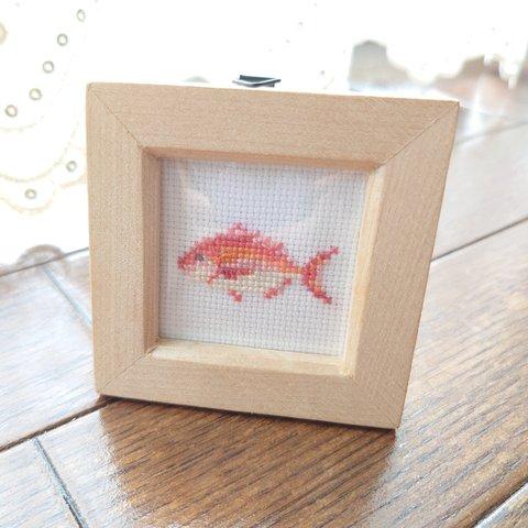 お魚 ミニミニ刺繍額 たい