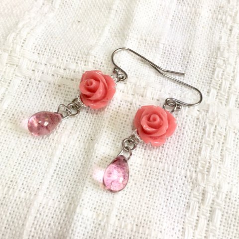 薔薇とひと粒雫ピアス