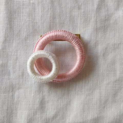 【糸のブローチ】ピンク