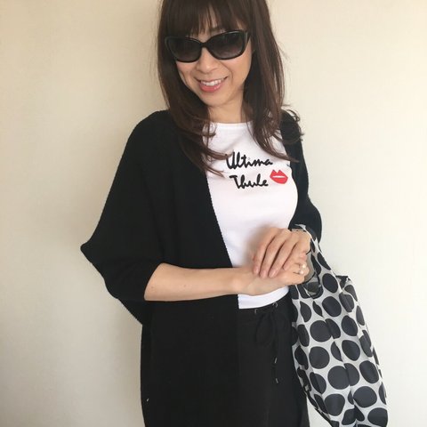 おとなのためのお洒落なTシャツ（赤リップ）