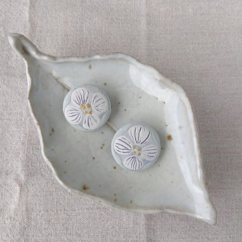 花シリーズ　SDGs＊自然素材で染めた卵の殻で作る　　　　　　　　紫陽花のピアス /イヤリング