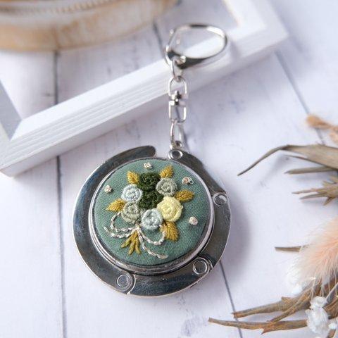 薔薇の花束刺繍のバックハンガー（グリーン）