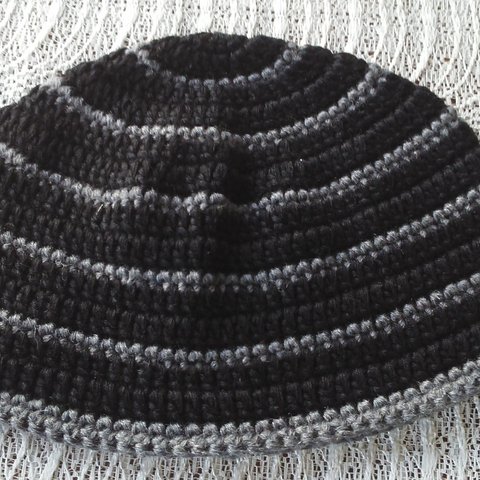 秋冬１６cm《黒×グレー》ウール・長編み・イスラム帽子
