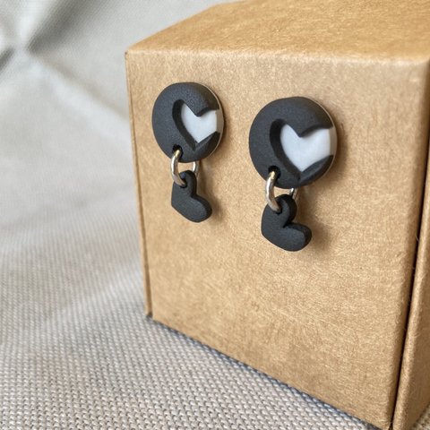 ❤︎デザインピアス【the heart within】(black) ピアス/ノンホールピアス