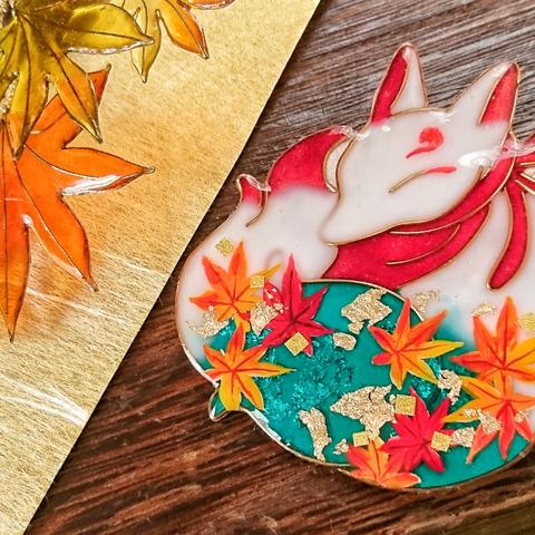 【白狐】川に紅葉のお狐様ブローチ（brooch of fox kawa momiji ）