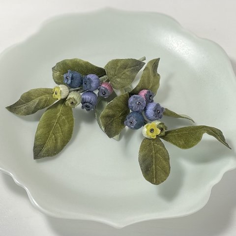 布花🌿美味しそうなブルーベリーのブローチ