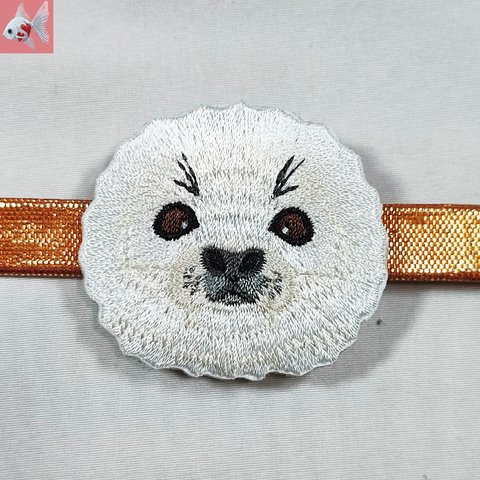 ◆子供アザラシの刺繍帯留め飾り①