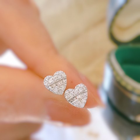 天然ダイヤモンドピアス0.28ct　k18