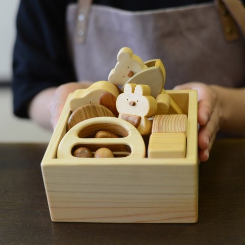 赤ちゃんのおもちゃセット☆安心素材良質の木材　手作りの赤ちゃんのおもちゃ