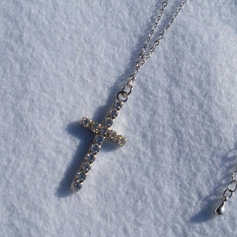 「クリスマスに」スワロフスキー十字架ネックレス