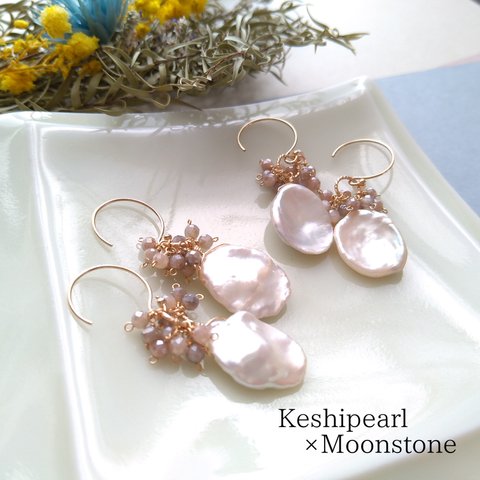 Sold★再販×③【花弁ピアス】ムーンストーン×ケシパールの華やかピアス14kgf