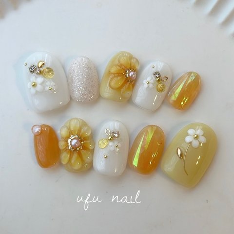 jewelry bee nail