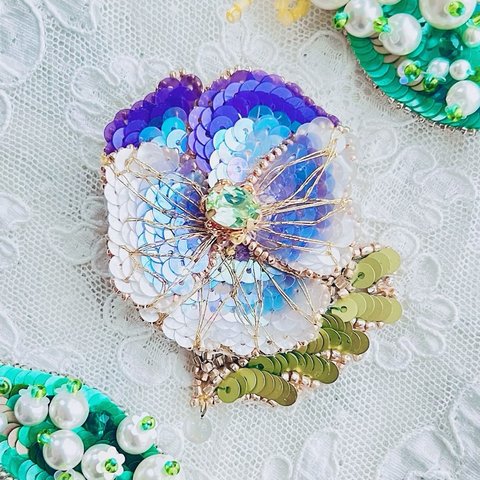 クラシカル　パンジーのブローチ　オートクチュール刺繍