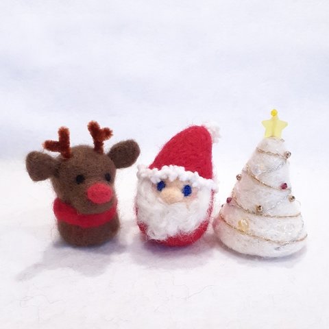 羊毛フェルトの小さなクリスマス飾り　サンタクロース・トナカイ・ツリー３点セット