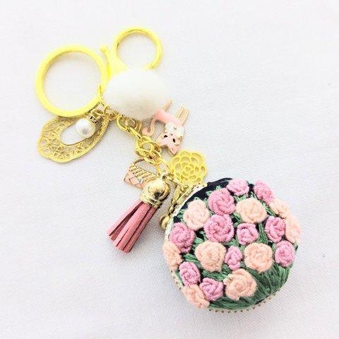 バラの花束刺繍マカロンポーチ＆キーホルダー