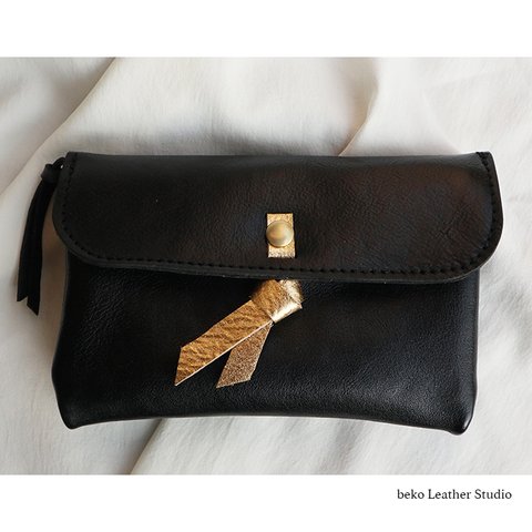リボン付き大きな２層の長財布/黒レザー財布にゴールドのリボン/gift-black-gold
