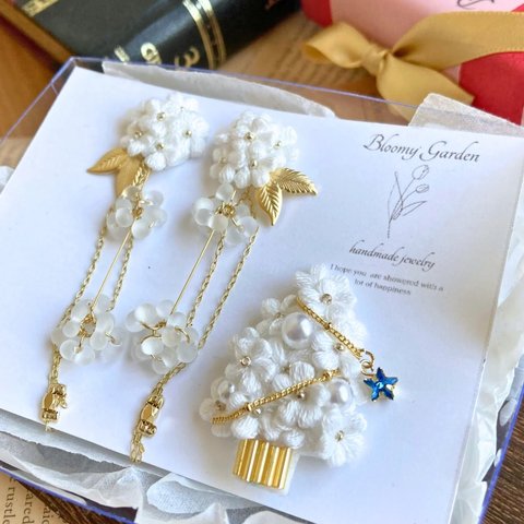 【淡雪花】☆刺繍糸のふんわりお花のアクセサリーセット　ホワイト クリスマスツリー ブローチ　淡雪 ピアス or イヤリング　アレルギー対応