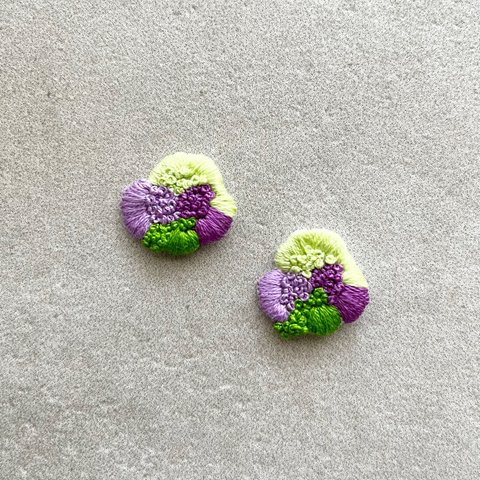 flower刺繍ピアス