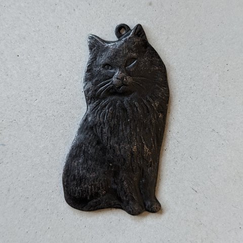 1個　真鍮ブラックメッキコーティング　猫チャーム