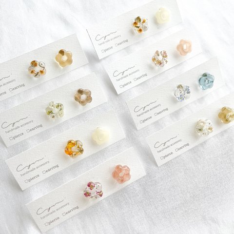 再販&新色︴ お花のワルツ٭ ピアス/イヤリング　　〈アレルギー 金具対応 小ぶりシンプル レジン 春 入園式 入園式〉