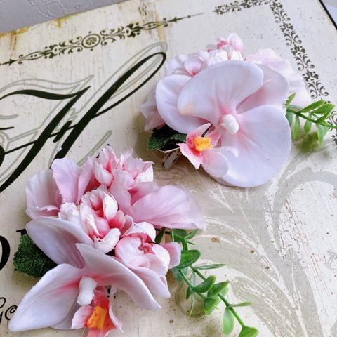 桜と胡蝶蘭のコサージュ