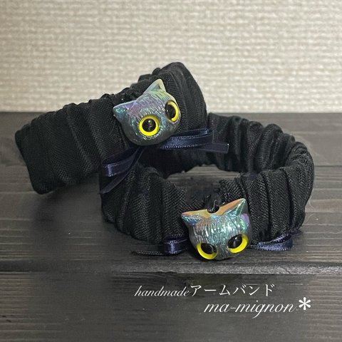 m-193＊handmade＊ブラックリネン×虹色猫＊アームバンド