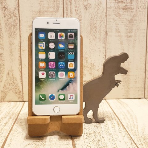 受注制作☆恐竜がいるスマホスタンド・iPhoneスタンド☆台座の色変更も可能！☆ティラノサウルス☆トリケラトプス☆スピノサウルス