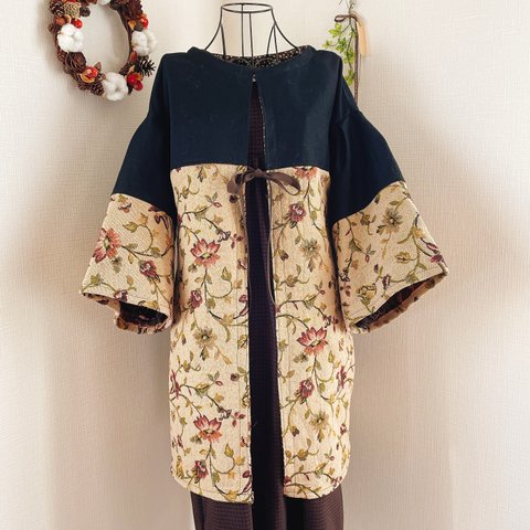 【春の sale♪】ゴブラン織りとコットンのジャケットコート　黒　ベージュ　花柄　コットンツイル　裏起毛　シームポケット付き　スプリングホック　フェイクスエード　リボン　ゆったりサイズ