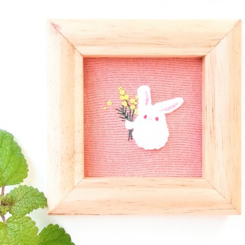 刺繍アート うさぎとお花(ミニ額付き)　ウサギの刺繍フレーム