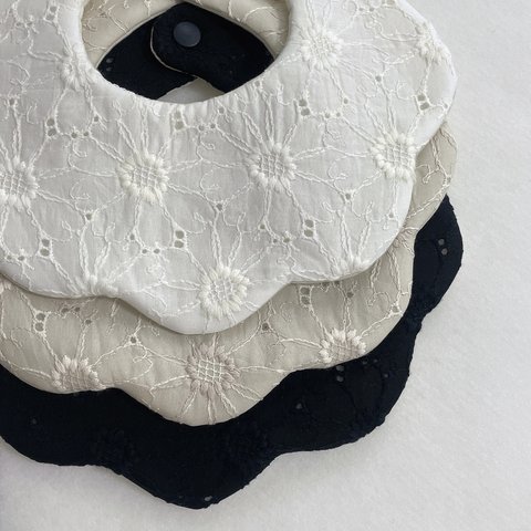  flower lace bib 