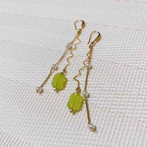 ピアス(yellow green × Pearl)