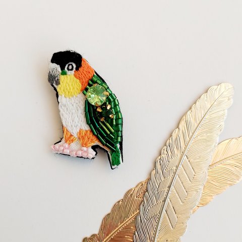 ズグロシロハラインコ　ビーズ刺繍ブローチ☆