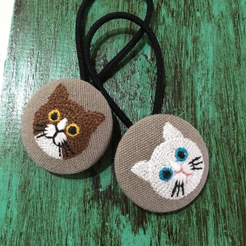 猫　刺繍　ヘアゴム 