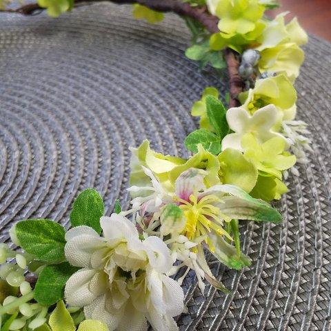 ブライダル用 花冠  ライトグリーンの小花が可愛い花冠  (一点物)