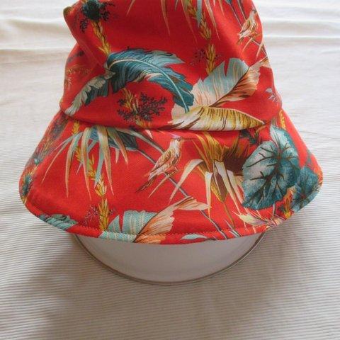 オレンジ色のハワイアン柄の帽子