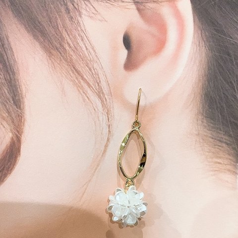 フラワーボールピアス