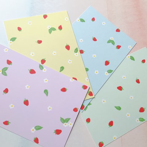 【苺デザイン】4枚　ポストカード　はがき　イラスト　紙　柄　模様　いちご　果物　紙もの　ペーパー　カード　