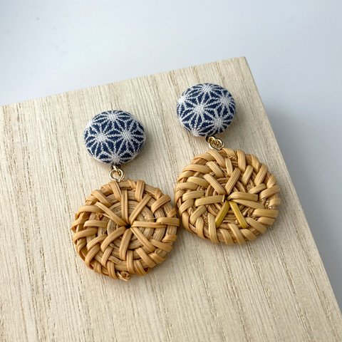 手染め pierced earrings 釦+　麻の葉 籐茶