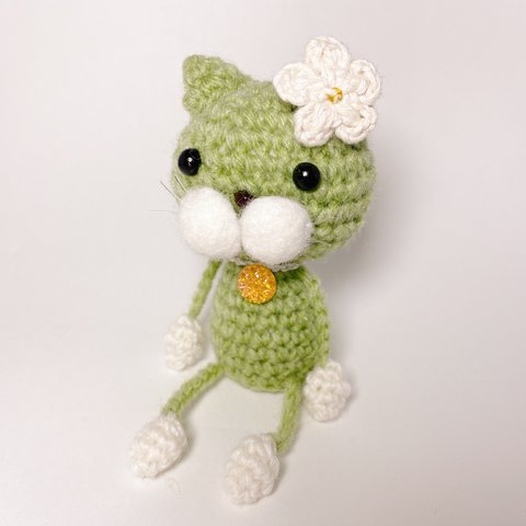 【再販】猫のあみぐるみ  お花つきの可愛い緑ねこぴ【キーホルダー可】