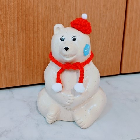 【再販】しろくま貯金箱　クリスマス2点セット　クリスマス　しろくまくんクリスマス　しろくまくん冬　冬　毛糸マフラー　毛糸帽子　ミニチュア　人形着せ替え服　北欧雑貨　北欧　毛糸　赤色　白色　ベレー帽　