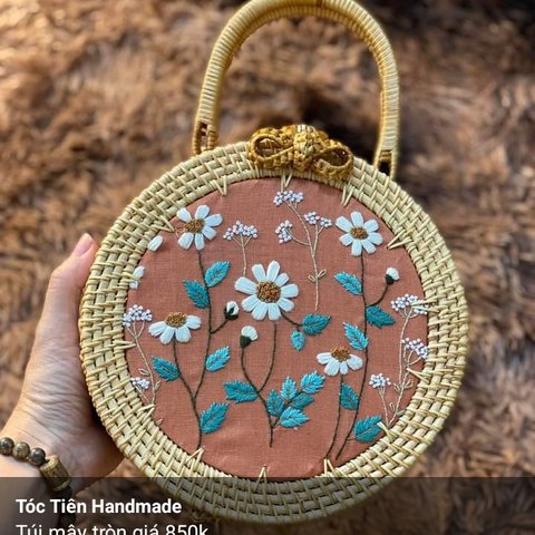 お花手刺繍ポーチ