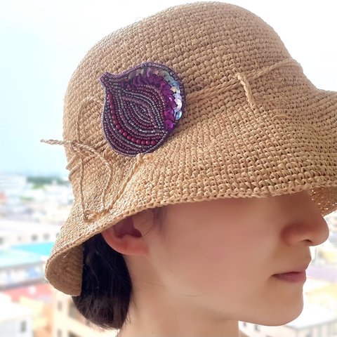 大人の遊び心＊紫玉ねぎのビーズ刺繍ブローチ