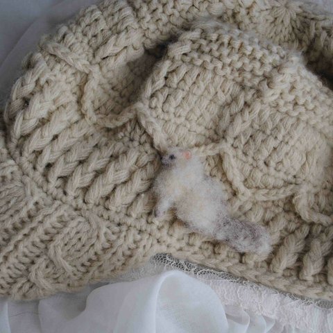 羊毛フェルト　ラグドール猫ブローチ