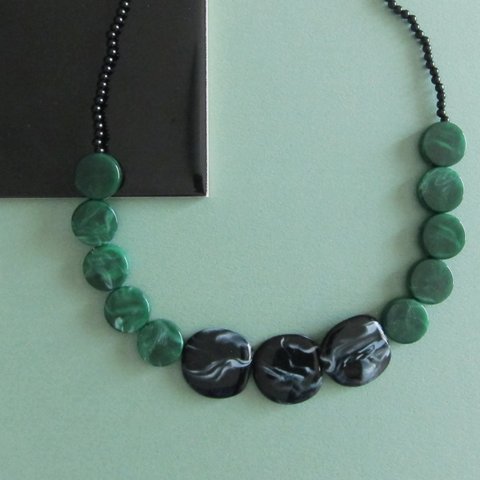 Volume necklace アクリルビーズ  ボリューム ロングネックレス 大ぶり グリーン 緑 マーブル