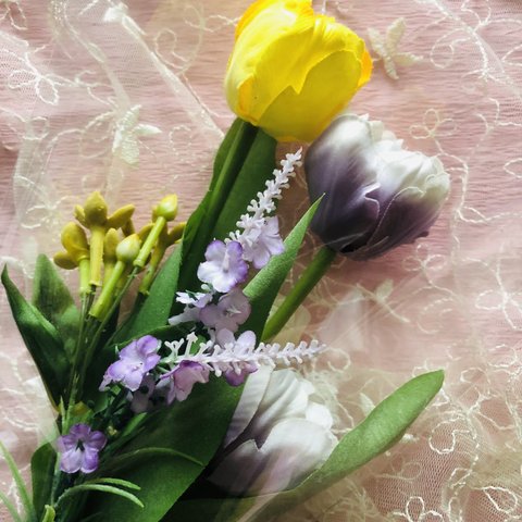 送料無料　母の日ギフト割　イエロー　パープルのチューリップの花束
