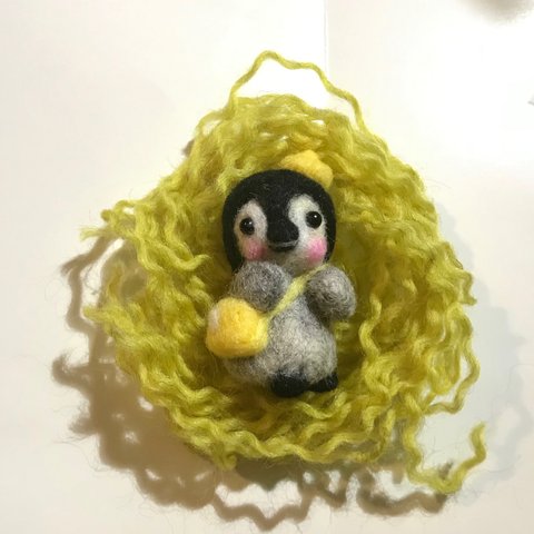 羊毛フェルトのお出かけぺんちゃん