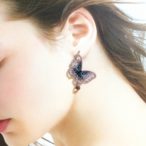 蝶の刺繍レースのシンプルなノンホールピアス【ピンク】