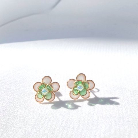 海の花 透き通るキラキラ ピアス/イヤリング