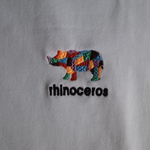 rhinoceros サイ　モザイク調　ワンポイント刺繍Tシャツ　半袖　長袖　6.2oz 白